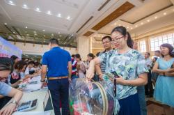 广东（顺德）扶贫济困日募捐现场